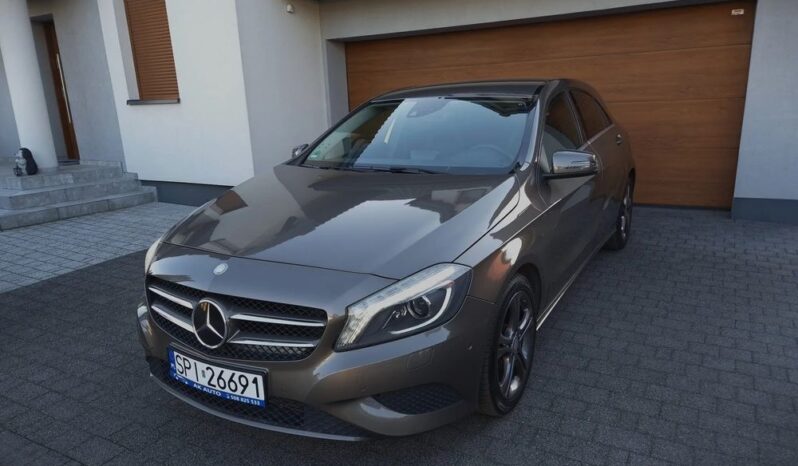 Mercedes-Benz Klasa A Bezwypadkowy Bi Xenon Pół Skóra Led Sportowe Grzane Fotele full