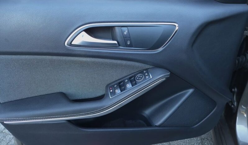 Mercedes-Benz Klasa A Bezwypadkowy Bi Xenon Pół Skóra Led Sportowe Grzane Fotele full